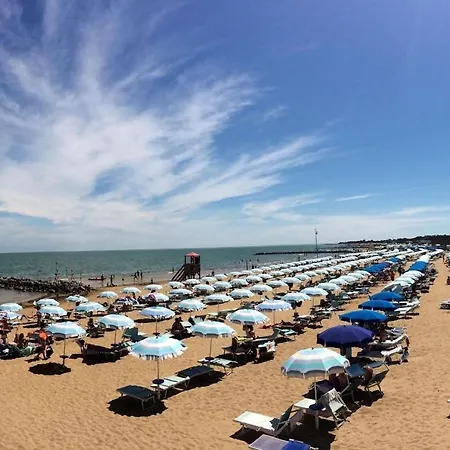 Fantastic Three-room With Terrace, Garden, Swimming Pool And Sea View Apartment Lignano Sabbiadoro